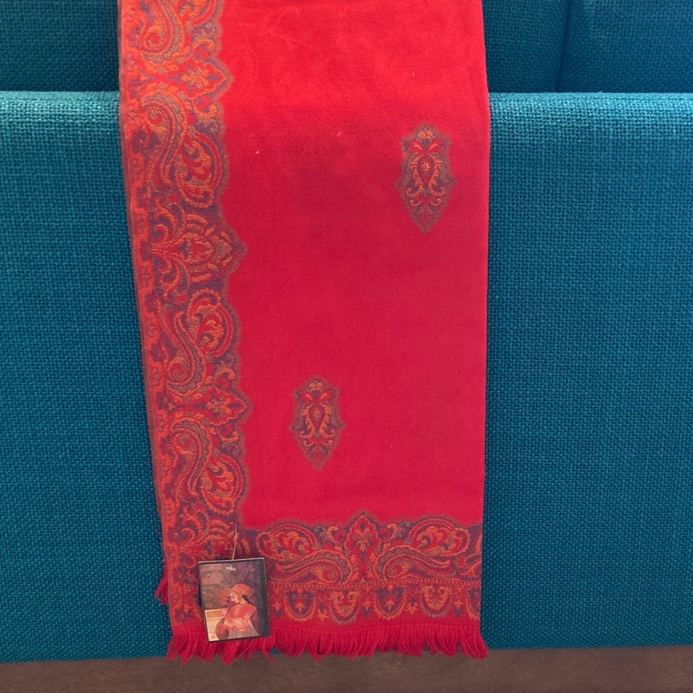 Weavers Red Embroidered Scarf/Stole